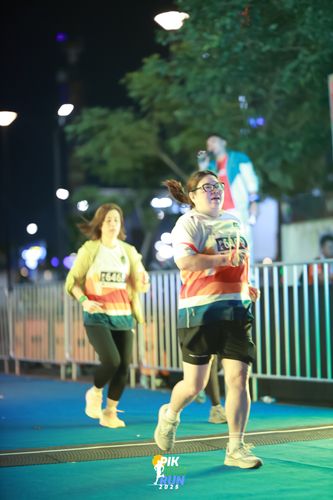 Race photo from PIK NITE RUN 2025