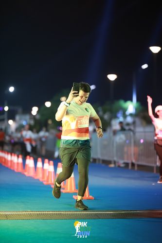 Race photo from PIK NITE RUN 2025