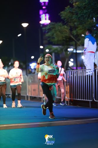 Race photo from PIK NITE RUN 2025