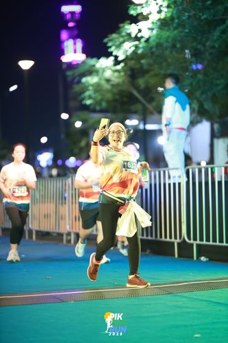 Race photo from PIK NITE RUN 2025