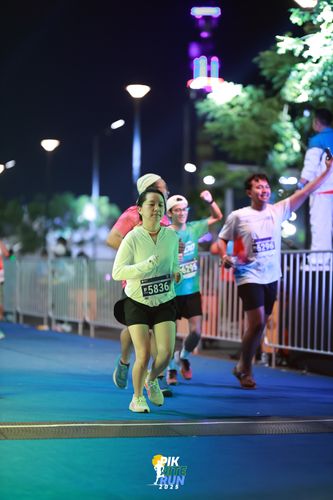 Race photo from PIK NITE RUN 2025
