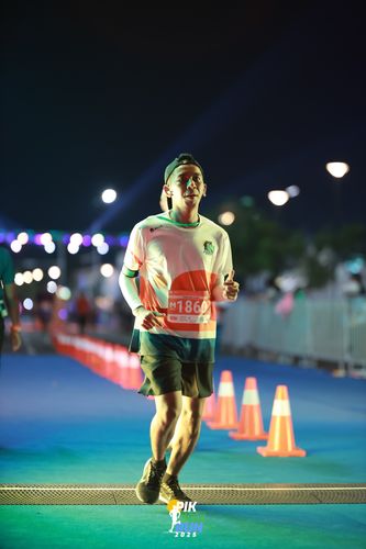 Race photo from PIK NITE RUN 2025