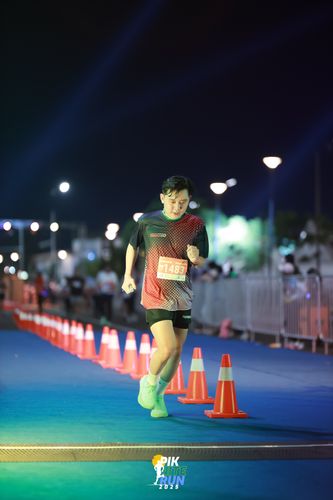 Race photo from PIK NITE RUN 2025