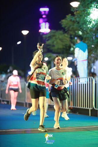 Race photo from PIK NITE RUN 2025