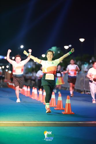 Race photo from PIK NITE RUN 2025