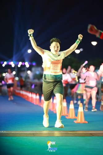 Race photo from PIK NITE RUN 2025