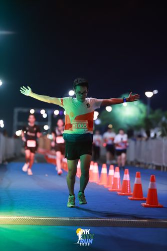 Race photo from PIK NITE RUN 2025