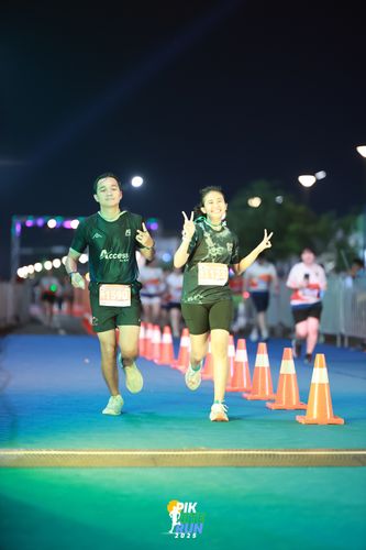 Race photo from PIK NITE RUN 2025