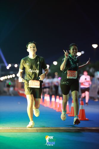 Race photo from PIK NITE RUN 2025