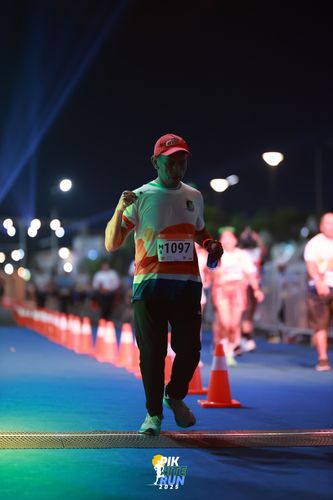 Race photo from PIK NITE RUN 2025
