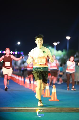 Race photo from PIK NITE RUN 2025