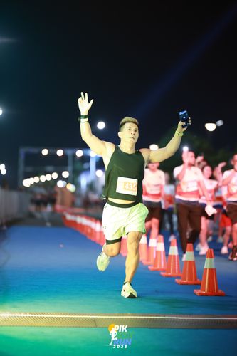 Race photo from PIK NITE RUN 2025