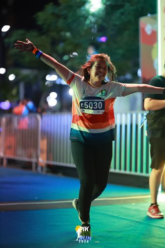 Race photo from PIK NITE RUN 2025