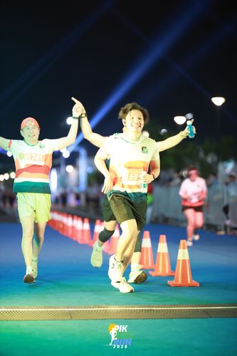Race photo from PIK NITE RUN 2025
