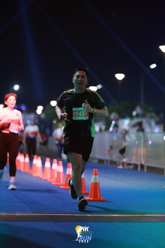 Race photo from PIK NITE RUN 2025