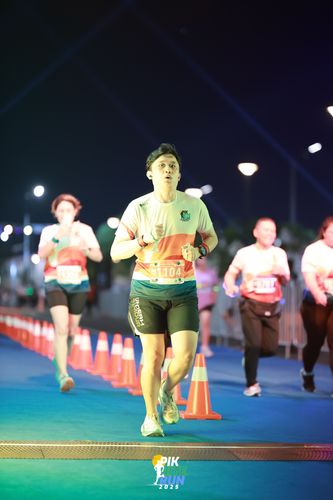 Race photo from PIK NITE RUN 2025