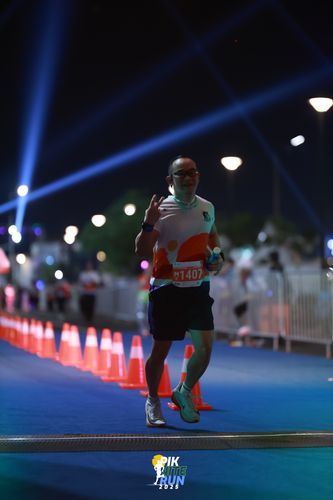 Race photo from PIK NITE RUN 2025