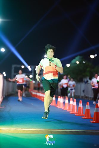 Race photo from PIK NITE RUN 2025