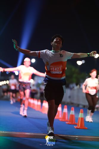 Race photo from PIK NITE RUN 2025