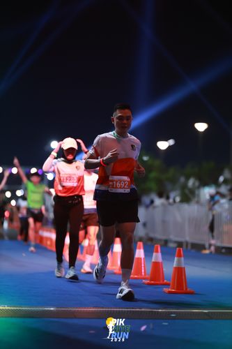 Race photo from PIK NITE RUN 2025