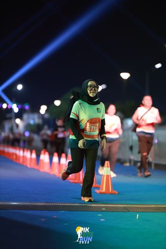 Race photo from PIK NITE RUN 2025