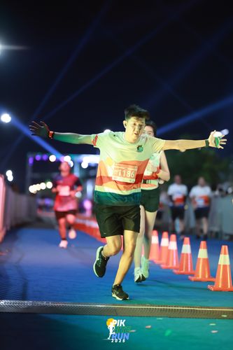 Race photo from PIK NITE RUN 2025