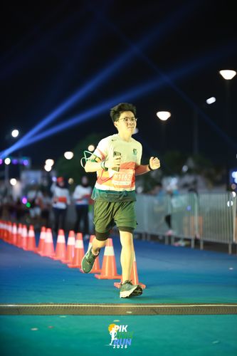 Race photo from PIK NITE RUN 2025
