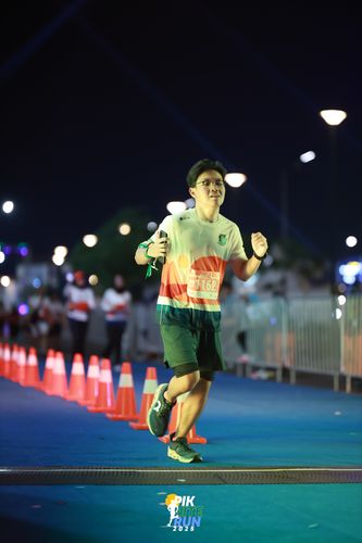 Race photo from PIK NITE RUN 2025