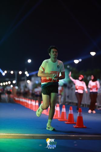 Race photo from PIK NITE RUN 2025