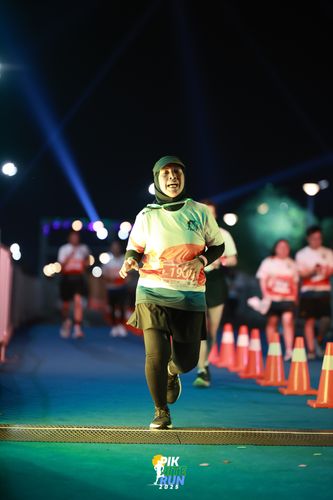 Race photo from PIK NITE RUN 2025