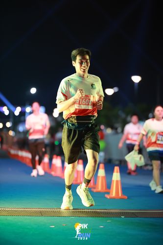 Race photo from PIK NITE RUN 2025