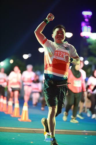Race photo from PIK NITE RUN 2025