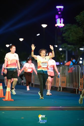 Race photo from PIK NITE RUN 2025