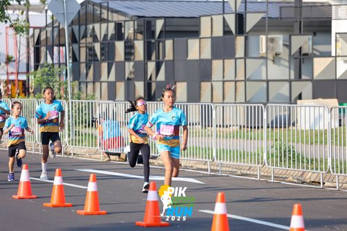 Race photo from PIK NITE RUN 2025