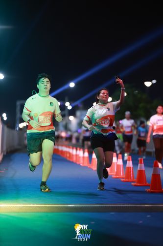 Race photo from PIK NITE RUN 2025