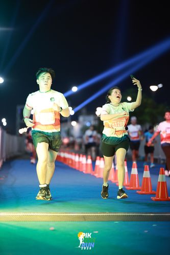 Race photo from PIK NITE RUN 2025