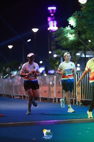 Race photo from PIK NITE RUN 2025