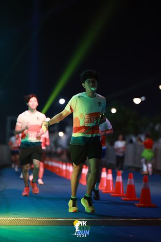 Race photo from PIK NITE RUN 2025