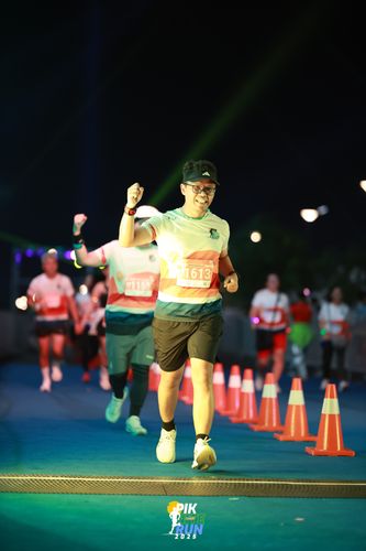 Race photo from PIK NITE RUN 2025