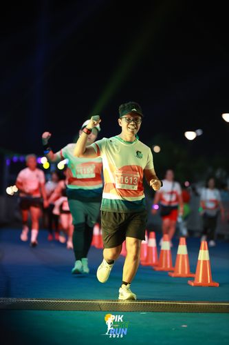 Race photo from PIK NITE RUN 2025