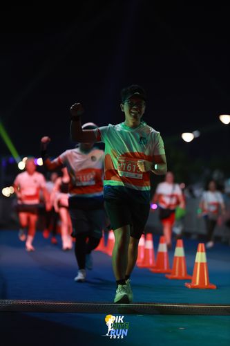 Race photo from PIK NITE RUN 2025
