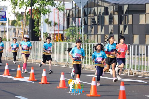 Race photo from PIK NITE RUN 2025