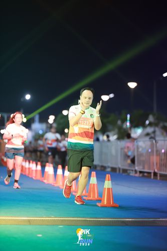 Race photo from PIK NITE RUN 2025