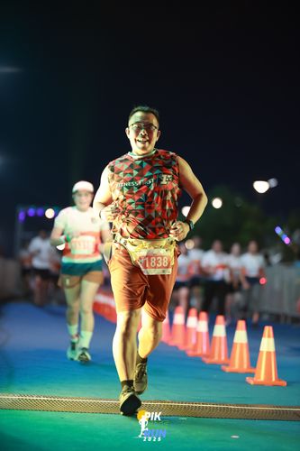 Race photo from PIK NITE RUN 2025