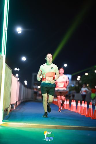 Race photo from PIK NITE RUN 2025