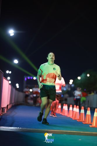 Race photo from PIK NITE RUN 2025