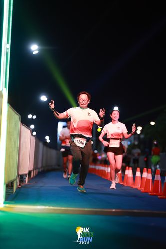 Race photo from PIK NITE RUN 2025