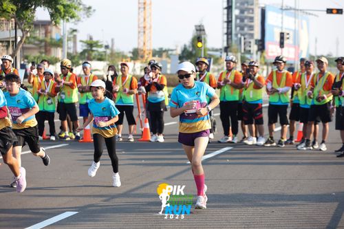Race photo from PIK NITE RUN 2025