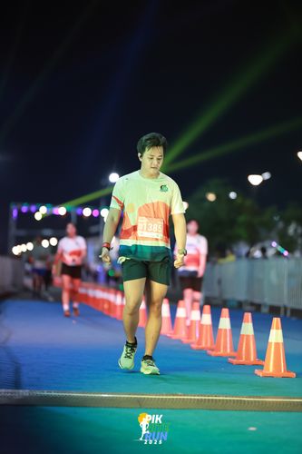 Race photo from PIK NITE RUN 2025
