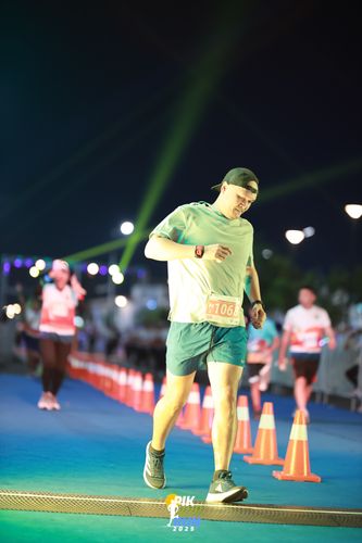Race photo from PIK NITE RUN 2025